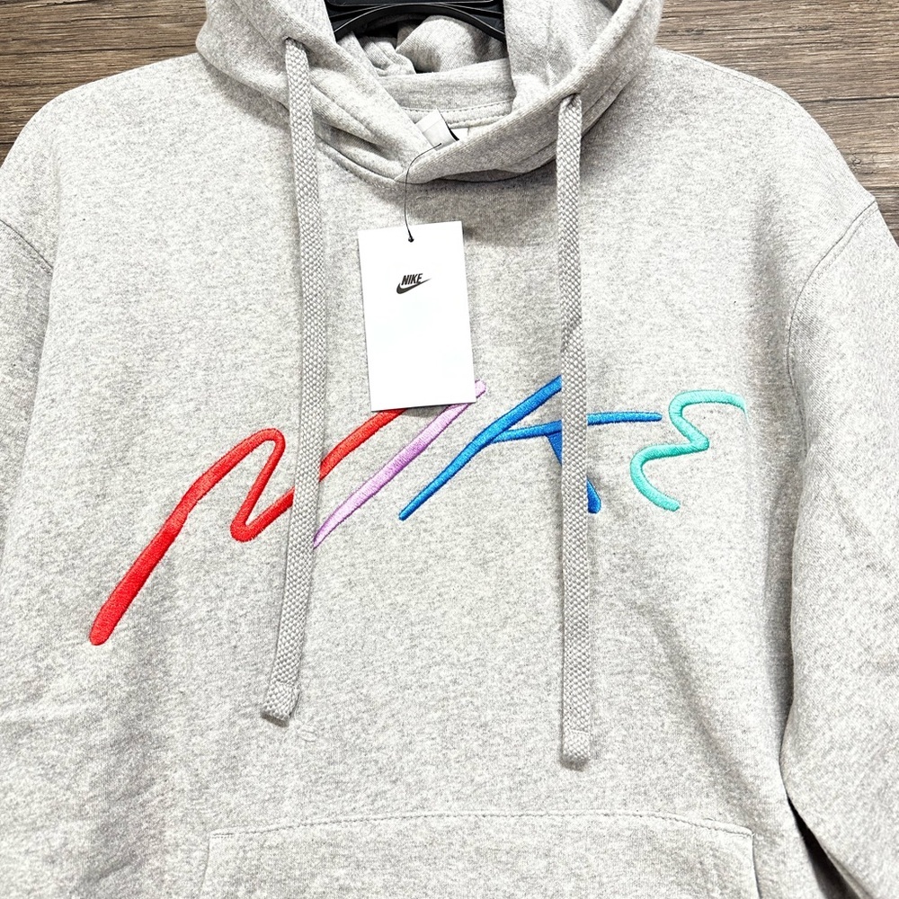 Nike Club Fleece Classic Gray Hoodie with Multicolor Logo Mens Size Small NWT - Picture 7 of 7
